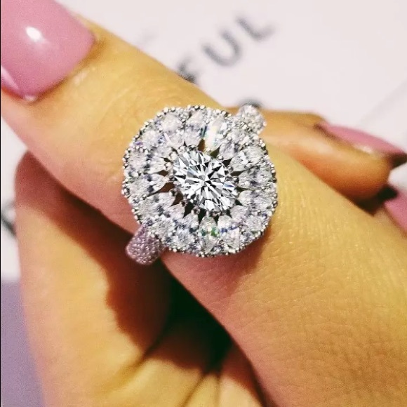 Oval cut engagement sterling silver ring - Picture 2 of 4